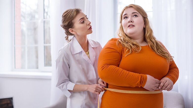 Le problème de l'obésité chez les femmes avant de prendre du thé Matcha Slim